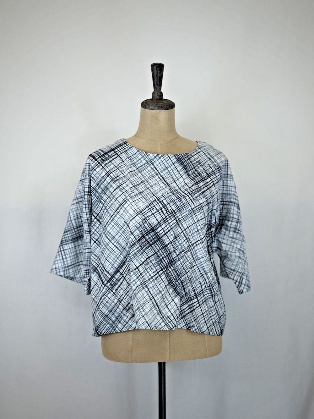 NWT Ever Sassy #300 White w/Black Print Crinkle Woven Top #0224 XS